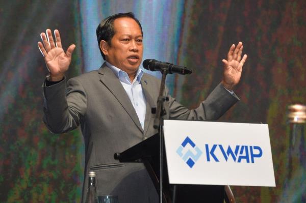 ‘Peaceful’ days, Ahmad Maslan tells forum as Zahid walks away from prosecution